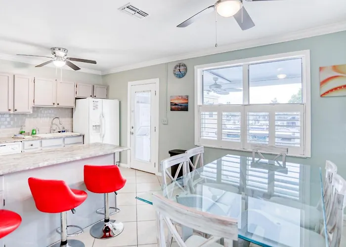 Bay Escape & Ocean Away Holiday home Clearwater Beach