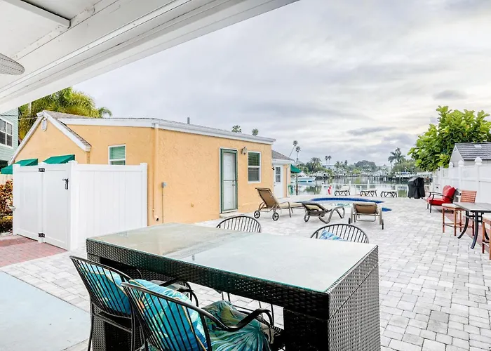 Bay Escape & Ocean Away Holiday home *